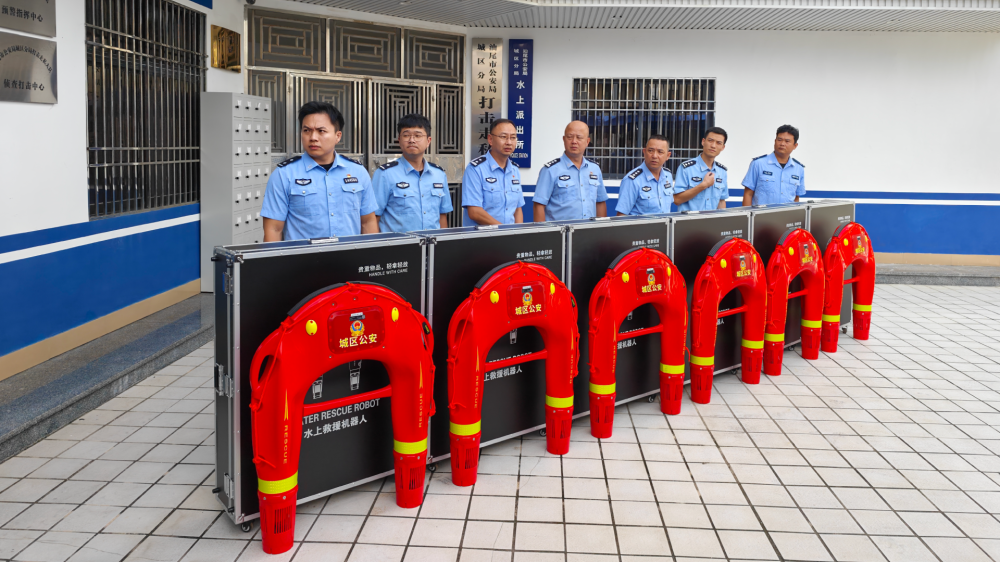 Operation training on remote-controlled lifebuoy Y20 by the Urban District Branch of Shanwei Public Security Bureau